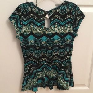 Short sleeve peplum patterned top